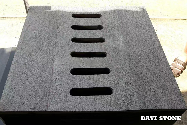 Gutter MG-Black Basalt Top Bushhammered others sawn - Dayi Stone